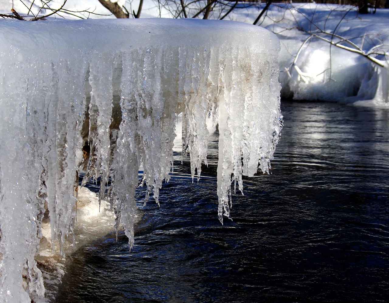 Does Hot or Cold Water Freeze Faster? 1 The Mpemba Effect Explained