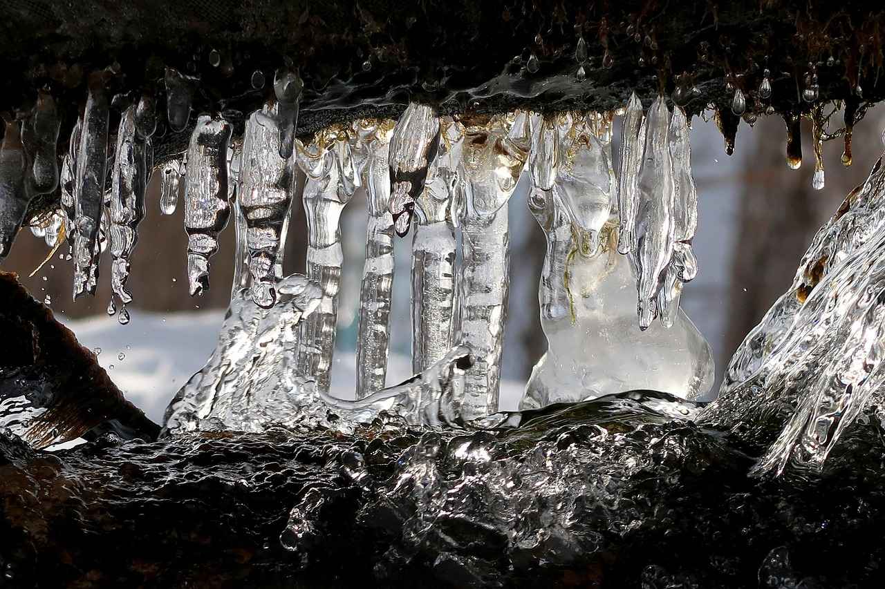 Does Hot or Cold Water Freeze Faster? 3 Thermodynamics of Water Freezing