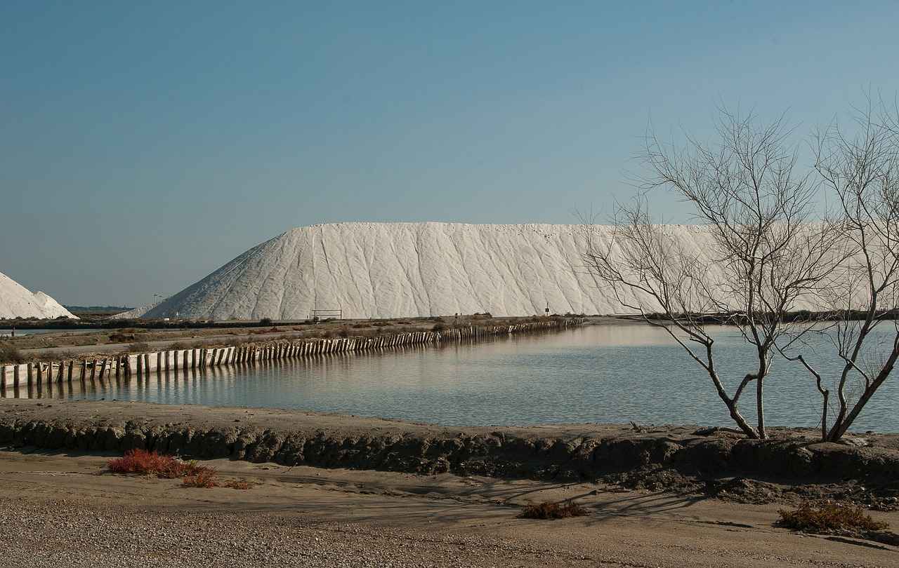 Does Salt Make Water Boil Faster? Myth or Science? 2 What Happens When You Add Salt to Water?