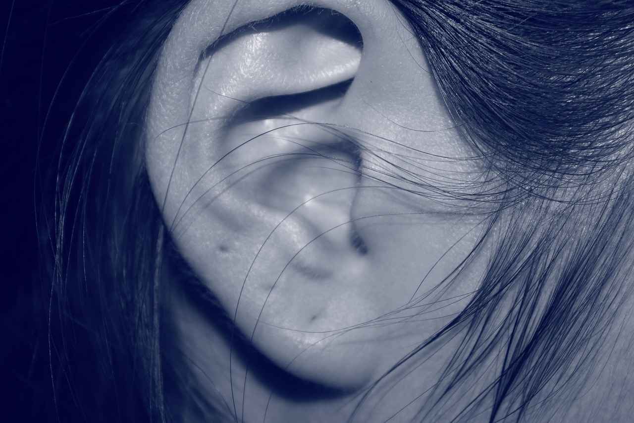 How to Get Water Out of Your Ear Fast: Effective Methods 3 Common Symptoms of Water in the Ear